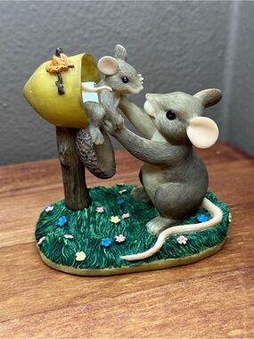 📪 Charming Tails “New Arrival” Item #97/717 ~ Fitz and Floyd Figurine